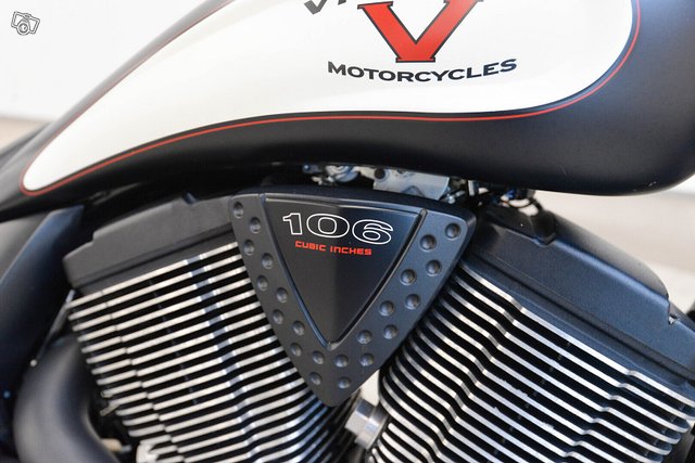 Victory Motorcycles Division High-Ball 16