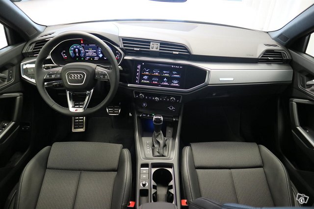 Audi Q3 11