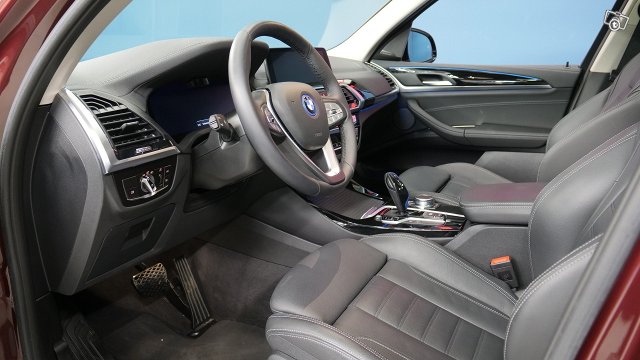 BMW IX3 5