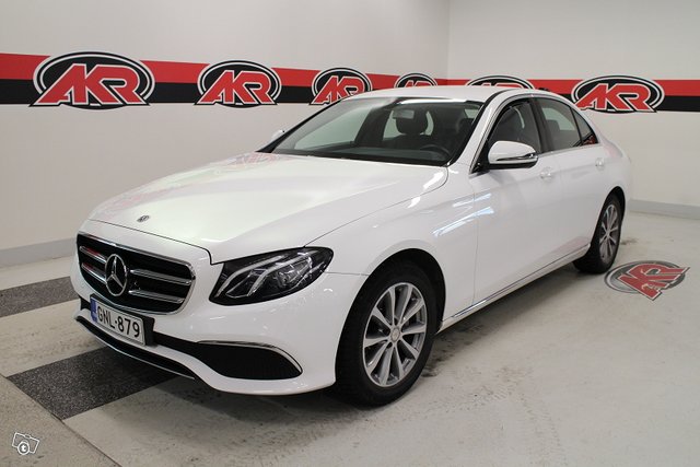 MERCEDES-BENZ E