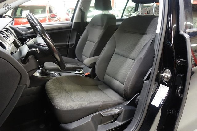 Volkswagen Golf 9