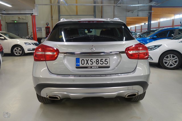 Mercedes-Benz GLA 5