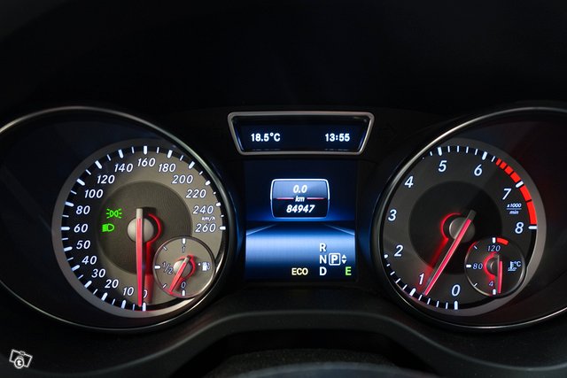 Mercedes-Benz GLA 11