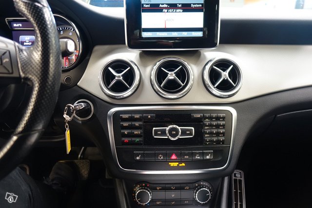 Mercedes-Benz GLA 12