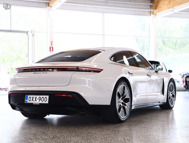 Porsche Taycan 5