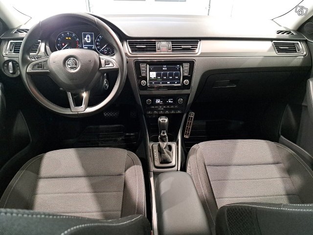 SKODA RAPID 10