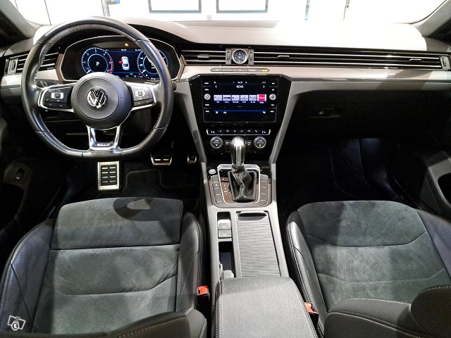 VOLKSWAGEN Arteon 10