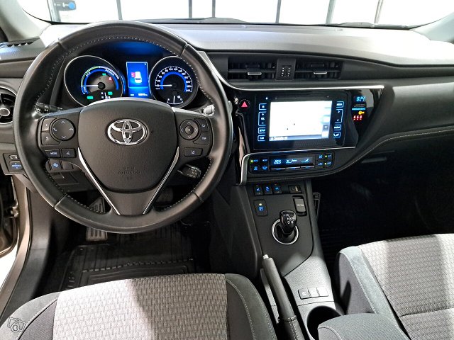TOYOTA AURIS 11