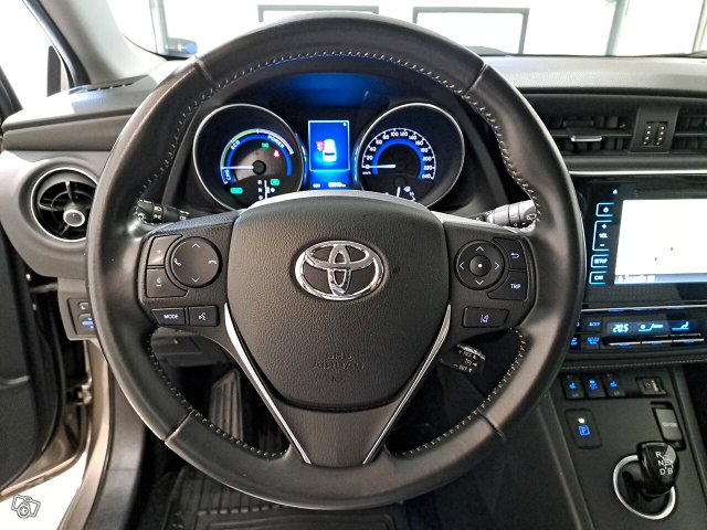 TOYOTA AURIS 12