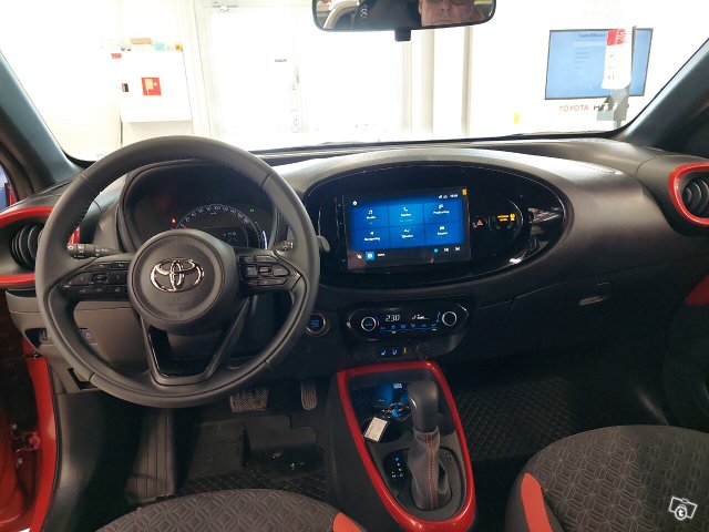 TOYOTA Aygo X 10