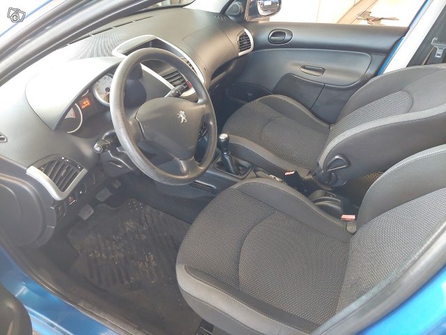 PEUGEOT 206+ 8