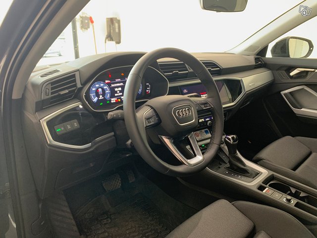 Audi Q3 6