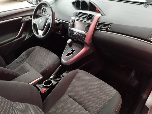 Toyota Verso 14