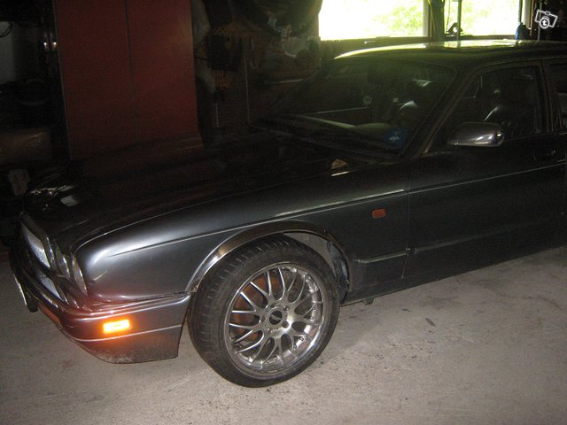 Jaguar XJ 7