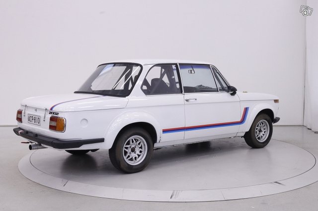 BMW 2002 5