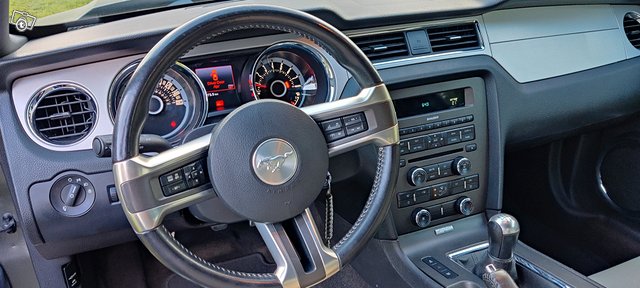 Ford Mustang 9