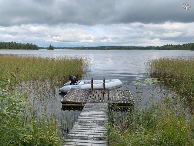 Kumivene, kuva 1