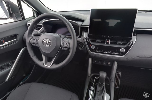 Toyota Corolla Cross 10