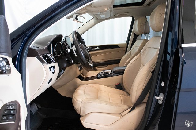 Mercedes-Benz GLS 9