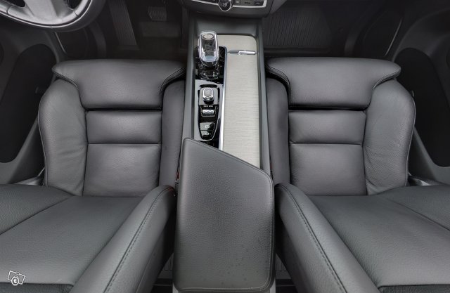 VOLVO XC60 9