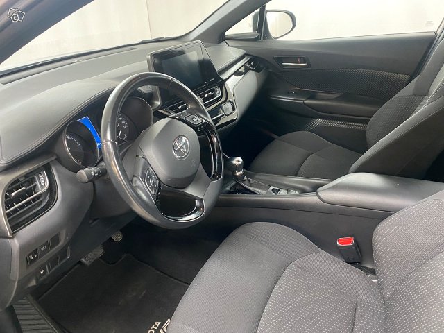 TOYOTA C-HR 7