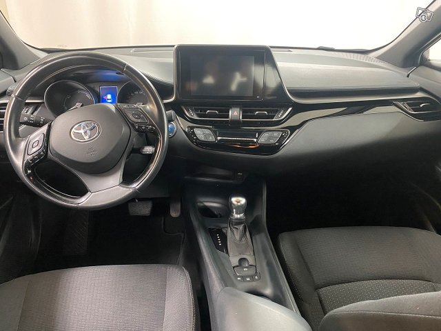 TOYOTA C-HR 10