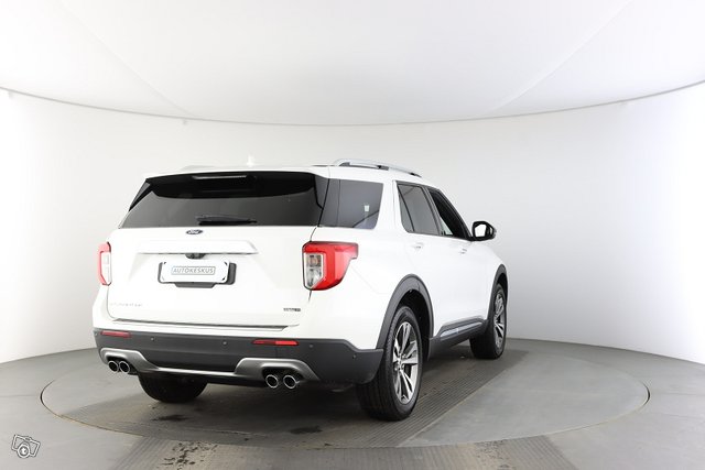 Ford Explorer 8