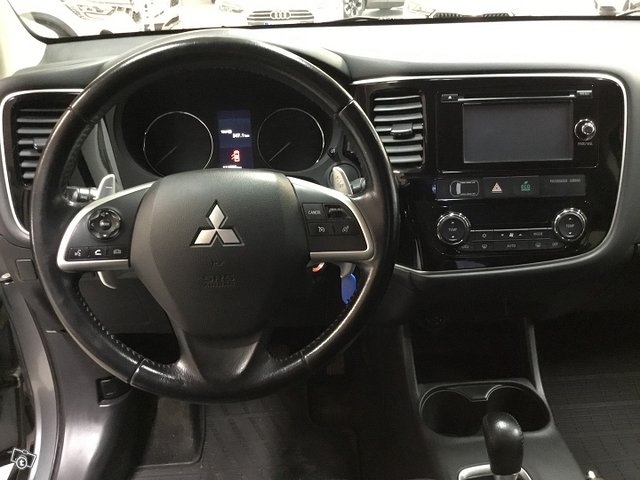 MITSUBISHI Outlander 7