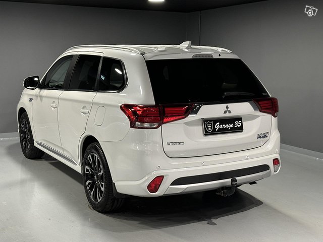 Mitsubishi Outlander PHEV 5