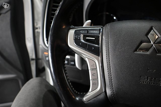 Mitsubishi Outlander PHEV 17