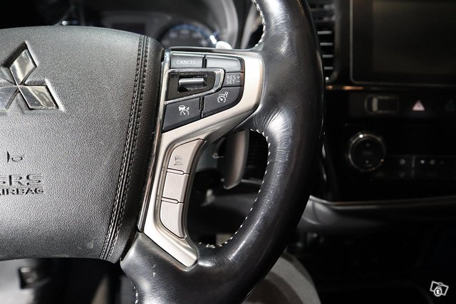 Mitsubishi Outlander PHEV 18