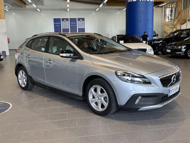 VOLVO V40 Cross Country 2