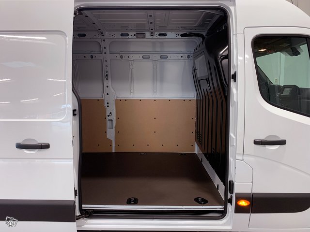 Nissan Interstar 5
