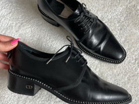 Dior kävelykengät koko 38, Vaatteet ja kengät, Tampere, Tori.fi Dior kävelykengät koko 38, Vaatteet ja kengät, Tampere, Tori.fi
