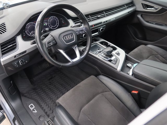 Audi Q7 5
