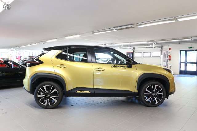 Toyota YARIS CROSS 5