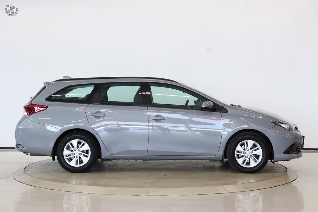 TOYOTA AURIS 4