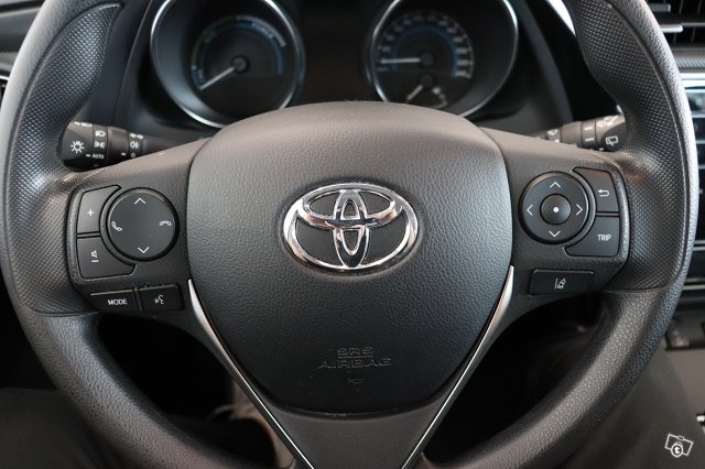 TOYOTA AURIS 17