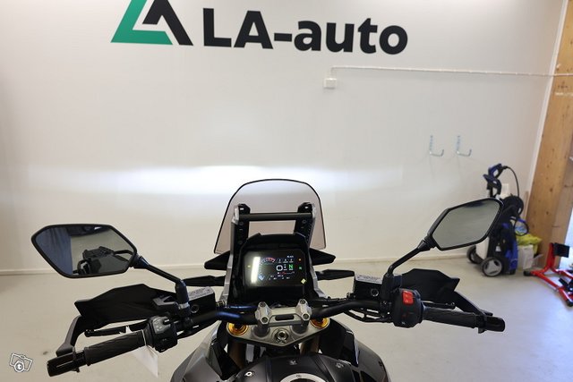 SUZUKI V-Strom 8