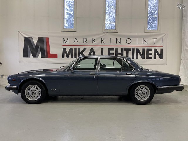 Daimler Double Six 2