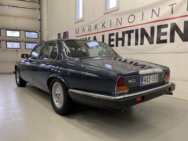 Daimler Double Six 3