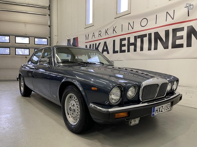 Daimler Double Six 4