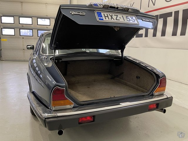 Daimler Double Six 11
