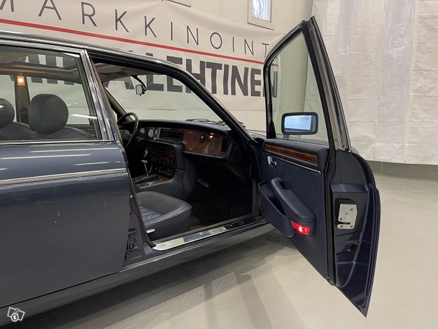 Daimler Double Six 20