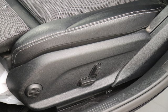 Mercedes-Benz C 8