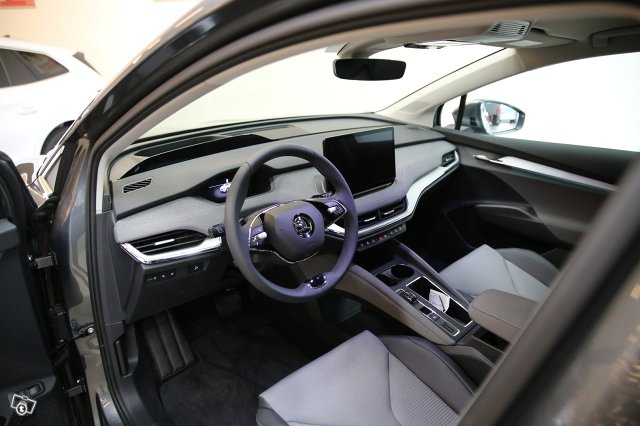 Skoda Enyaq 9