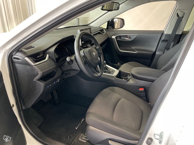 TOYOTA RAV4 9