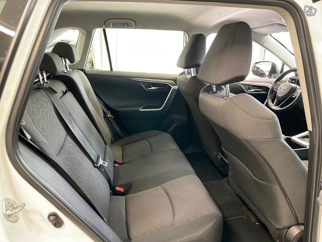 TOYOTA RAV4 18
