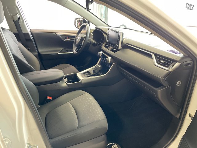 TOYOTA RAV4 19