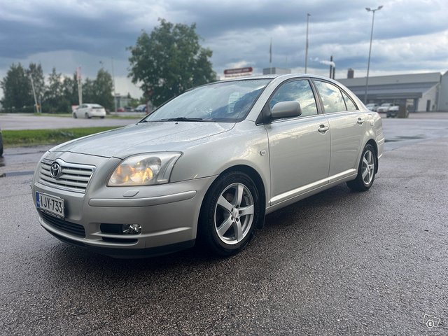 Toyota Avensis 2